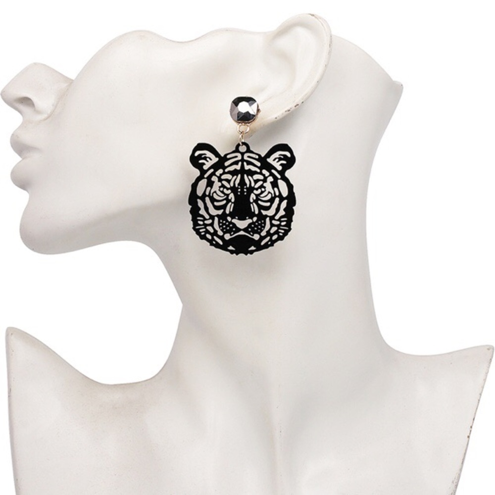 🛍 Black or Orange Tiger Cutout Earrings Metal - Picture 4 of 9
